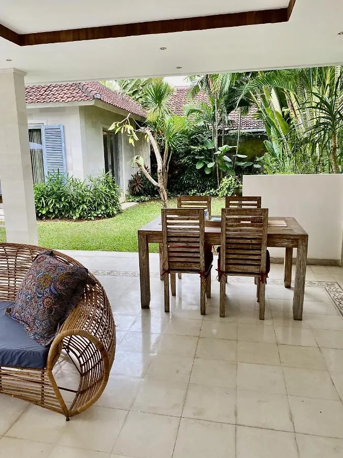 Villa Biru - 500M Batubelig Beach Canggu Indonezja