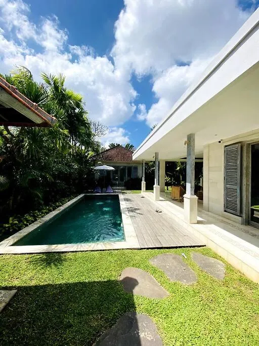 Villa Biru - 500M Batubelig Beach Canggu  Indonesia