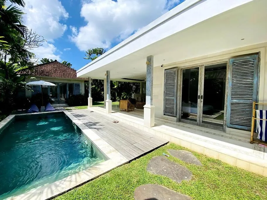 Villa Biru - 500M Batubelig Beach Canggu   Canggu (Bali)