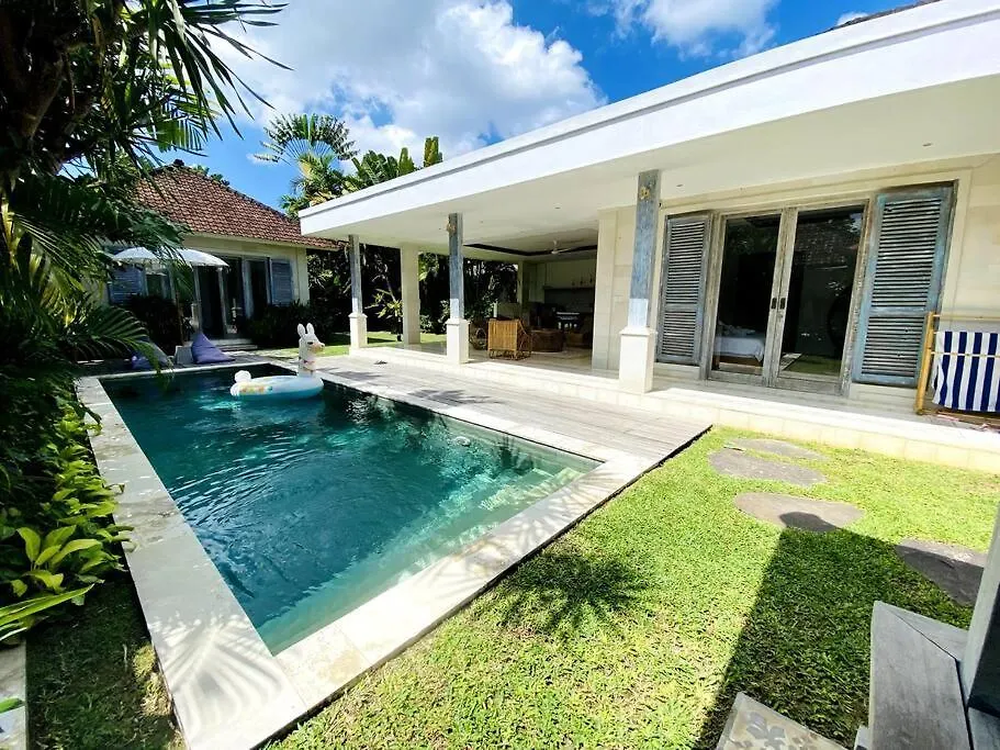 Villa Biru - 500M Batubelig Beach Canggu  Indonesia