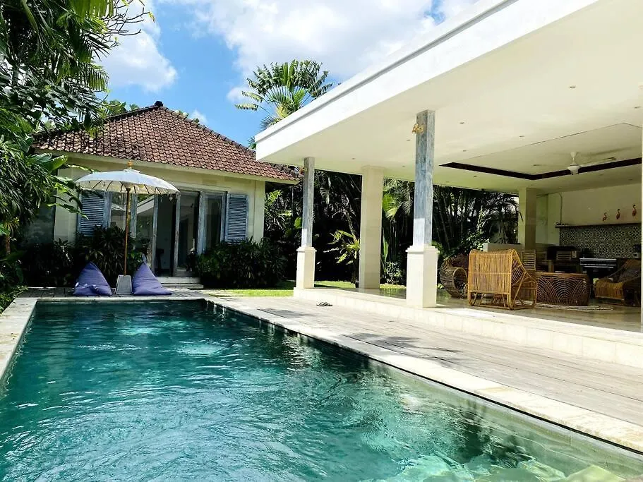 Villa Biru - 500M Batubelig Beach Canggu  Canggu (Bali)